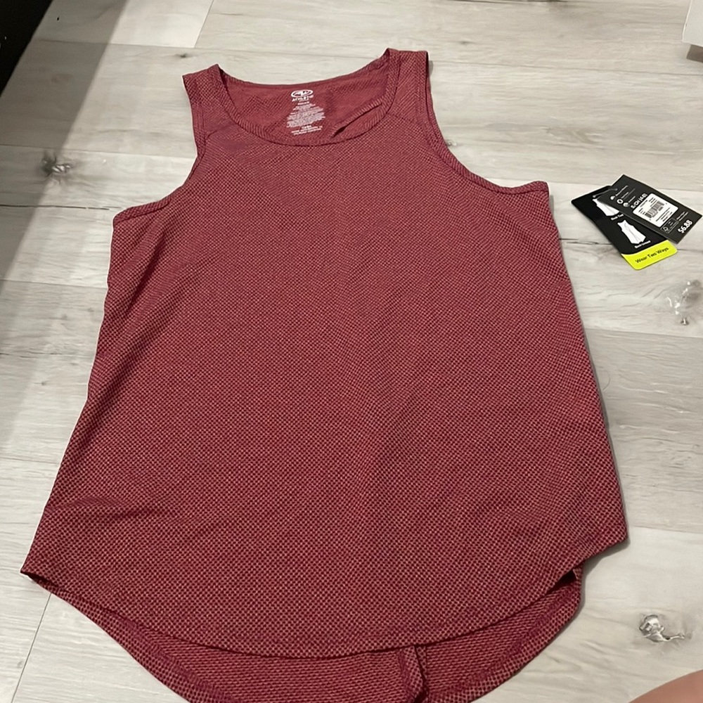 very comfortable and looks like it would be easy to style or wear to the gym.